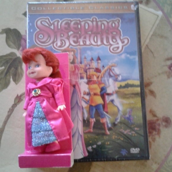 DVD Collectible Fairy Tale Classics with Dolls - Picture 4 of 8